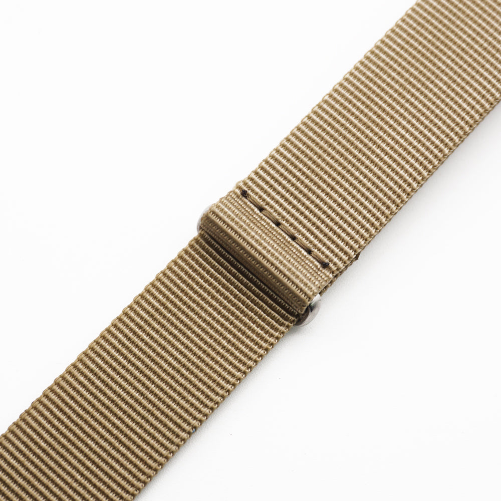 Slitstark nylon i färgen khaki.