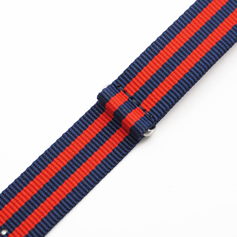 Slitstark nylon i färgen röd och navy blue.